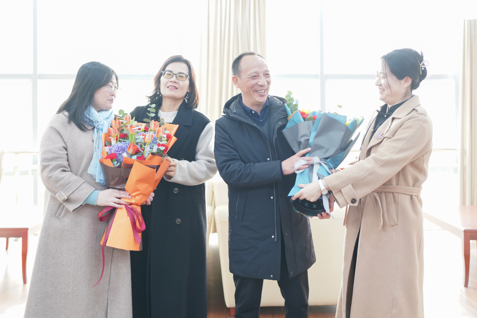 老教师退休欢送20240314-2.jpg 老教师退休欢送20240314-2.jpg